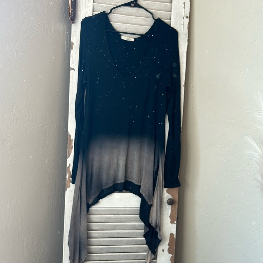 Gilded Intent from The Buckle black ombré tunic top